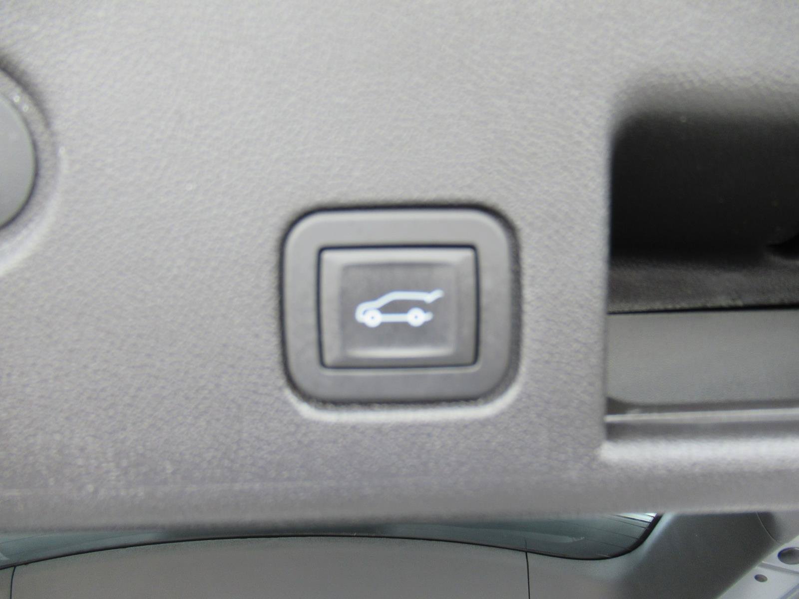 Used 2024 Chevrolet Equinox Premier FWD image 35