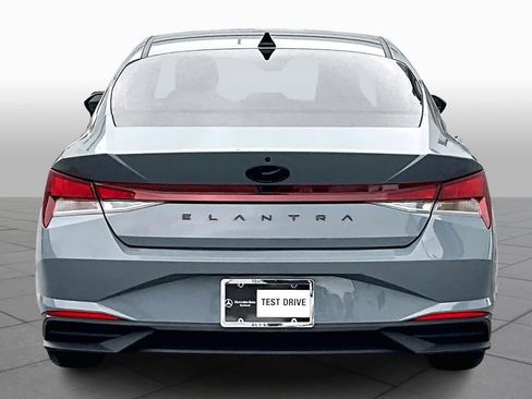 Used 2022 Hyundai Elantra SEL w/ Convenience Package image 5