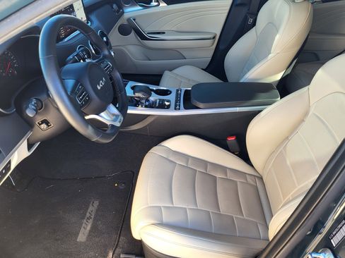 Used 2023 Kia Stinger GT2 image 16