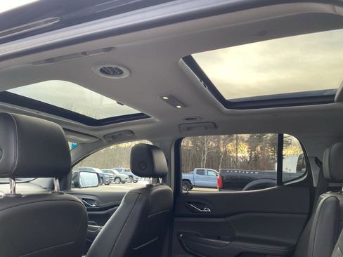 Used 2023 GMC Acadia SLT w/ Elevation Edition image 14