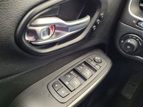 Used 2021 Jeep Cherokee Trailhawk w/ Premium Leather Package image 27