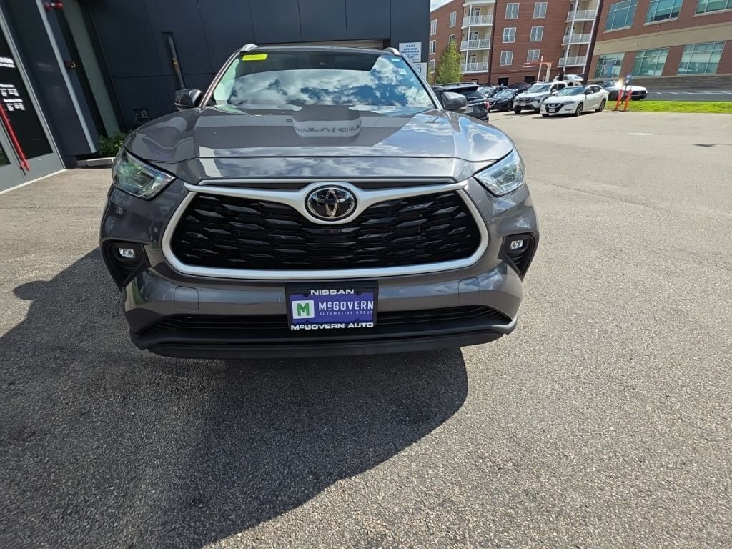Used 2023 Toyota Highlander XLE AWD/4WD image 10