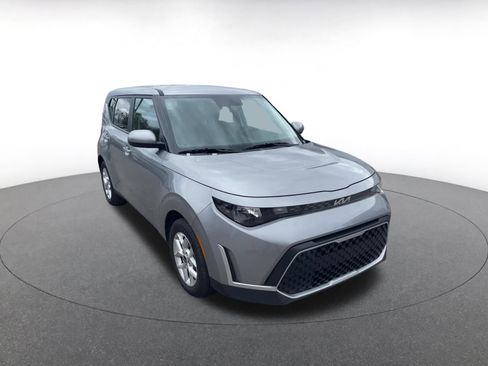 Used 2025 Kia Soul LX w/ LX Technology Package FWD image 3