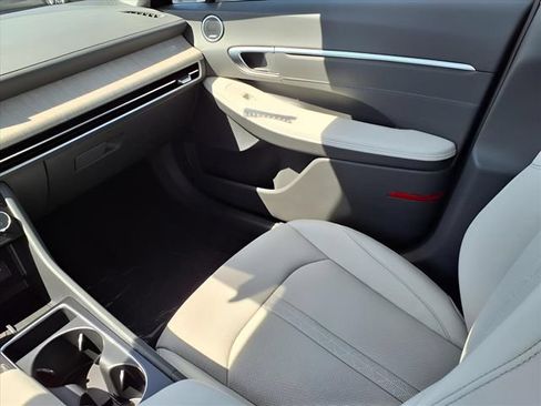 Used 2025 Hyundai Sonata Limited FWD image 14