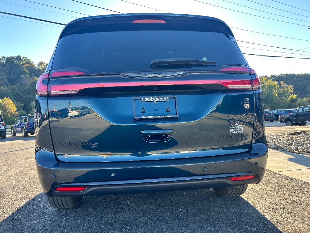 Used 2023 Chrysler Pacifica Limited w/ S Appearance Package AWD/4WD image 5