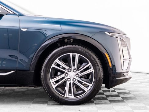 New 2026 Cadillac Lyriq Luxury w/ LPO, Floor Liner Package AWD/4WD image 34