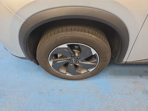 Used 2024 Nissan Rogue SV FWD image 13