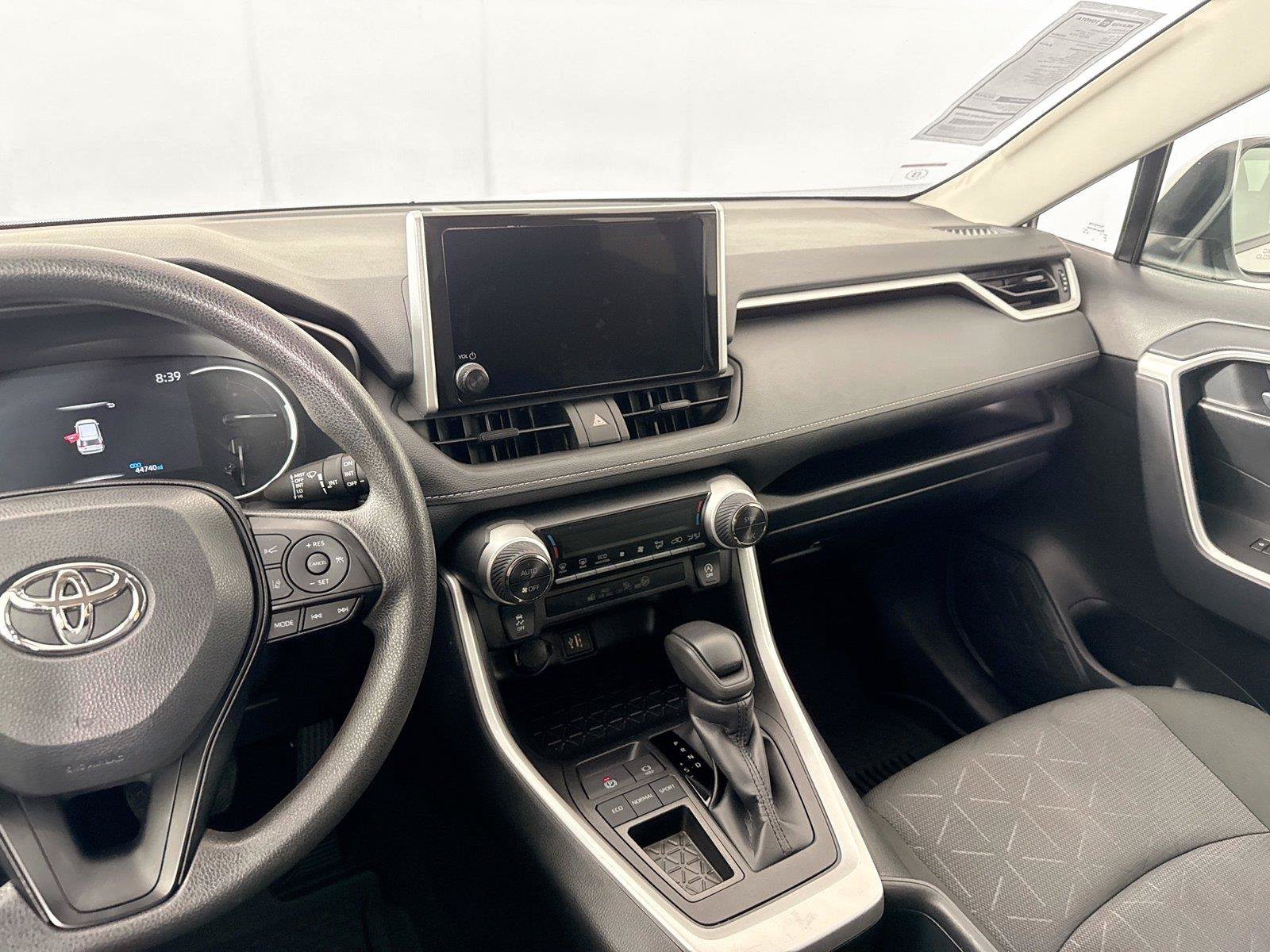 Certified 2025 Toyota RAV4 XLE FWD image 32