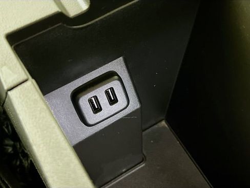 Used 2018 Chevrolet Equinox Premier image 32