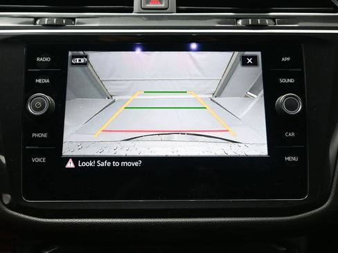 Used 2021 Volkswagen Tiguan SE R-Line image 3