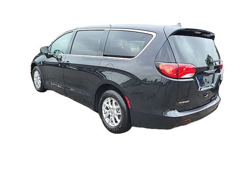 Used 2023 Chrysler Voyager LX FWD image 2
