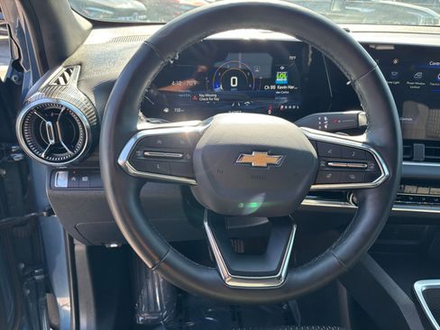 Used 2025 Chevrolet Equinox LT FWD image 30