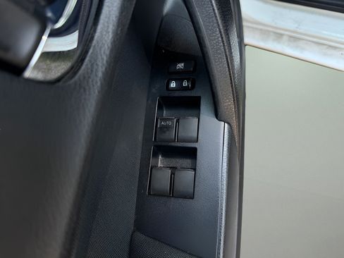 Used 2017 Toyota Corolla LE FWD image 12