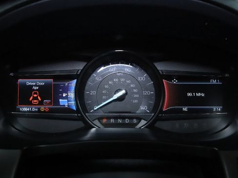 Used 2018 Ford Explorer XLT w/ Equipment Group 202A FWD image 27
