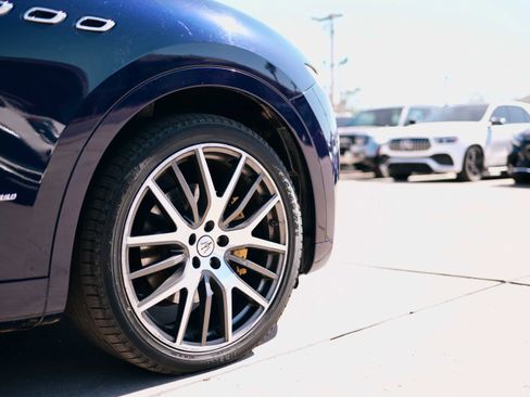 Used 2019 Maserati Levante GranLusso image 19