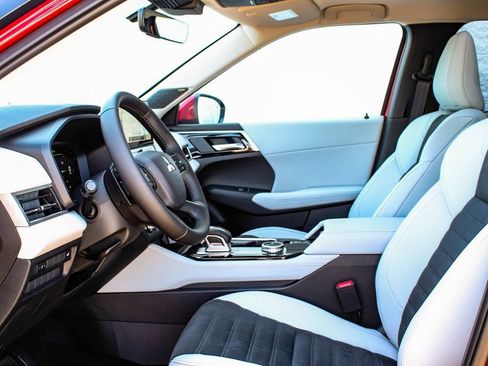 New 2025 Mitsubishi Outlander SE FWD image 31