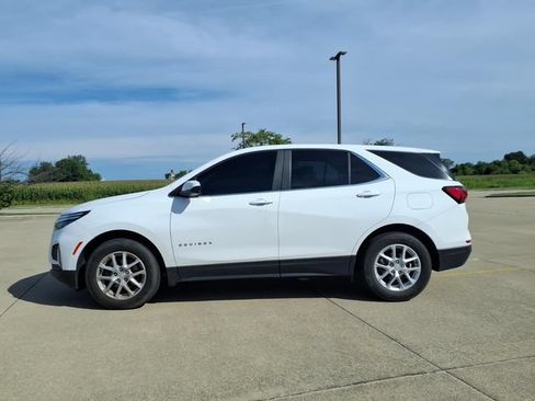 Used 2024 Chevrolet Equinox LT w/ LPO, Floor Liner Package FWD image 2