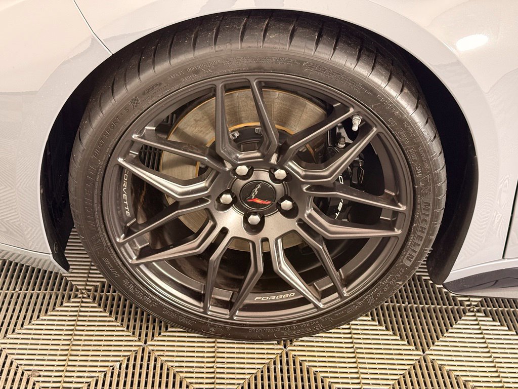 Used 2024 Chevrolet Corvette Z06 RWD image 16