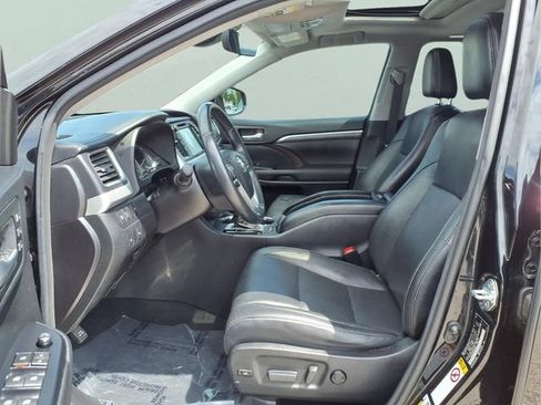 Used 2017 Toyota Highlander Limited AWD/4WD image 16