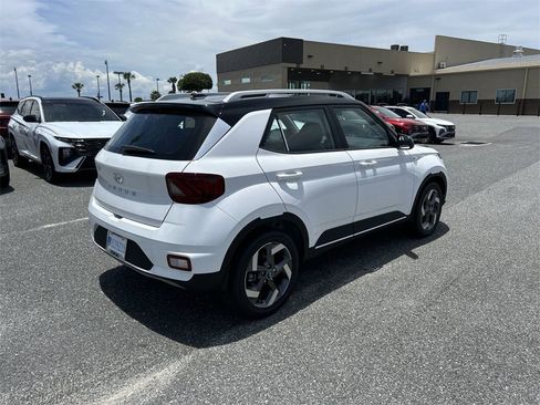 New 2025 Hyundai Venue Limited image 11