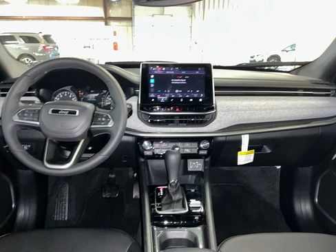 Used 2024 Jeep Compass Latitude image 17