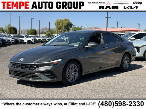 Used 2024 Hyundai Elantra SEL image 1