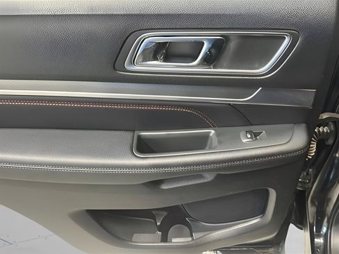 Used 2018 Ford Explorer Sport AWD/4WD image 9