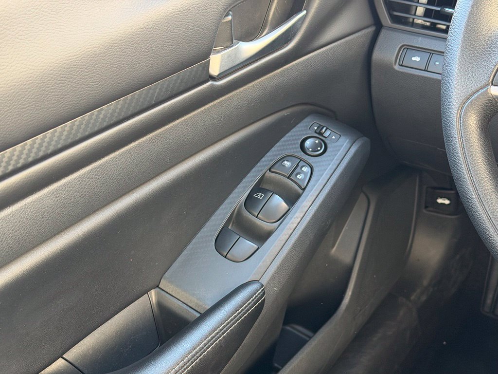 Used 2025 Nissan Altima 2.5 SV AWD/4WD image 9