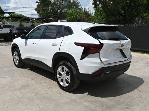 Used 2025 Chevrolet Trax LS w/ Driver Confidence Package FWD image 5