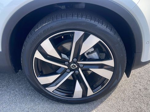 Used 2023 Volvo XC40 B5 Ultimate w/ Protection Package Premier AWD/4WD image 9