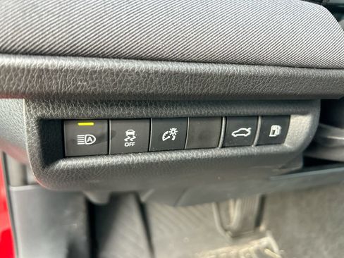 Used 2025 Toyota Camry LE FWD image 13