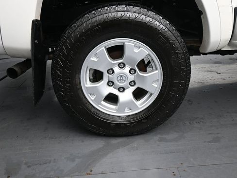 Used 2015 Toyota Tacoma PreRunner w/ SR5 Package image 10