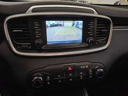 Used 2020 Kia Sorento LX image 13