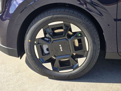 New 2026 Kia Carnival EX FWD image 9