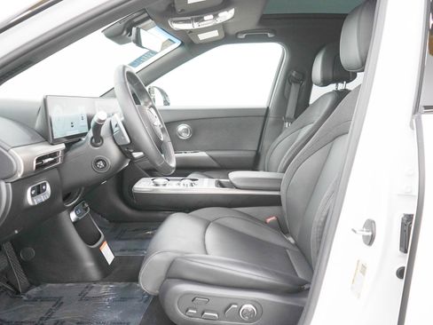 Used 2025 Genesis GV60 Advanced AWD/4WD image 24
