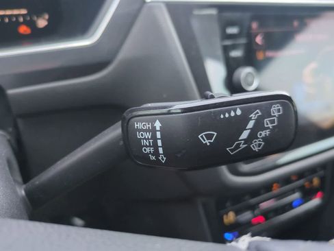 Used 2022 Volkswagen Tiguan SE FWD image 24