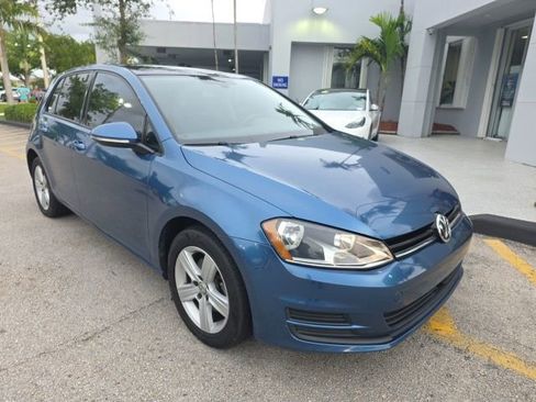 Used 2017 Volkswagen Golf 4-Door FWD image 4
