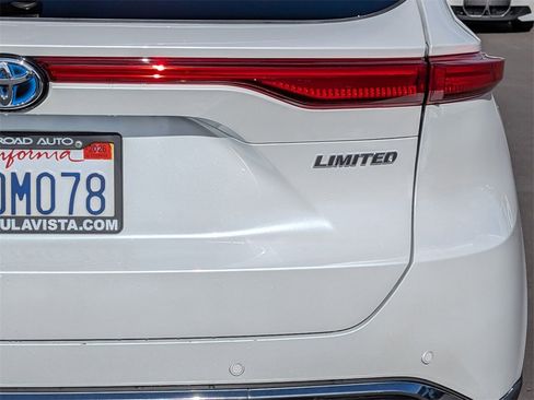 Used 2023 Toyota Venza Limited image 23