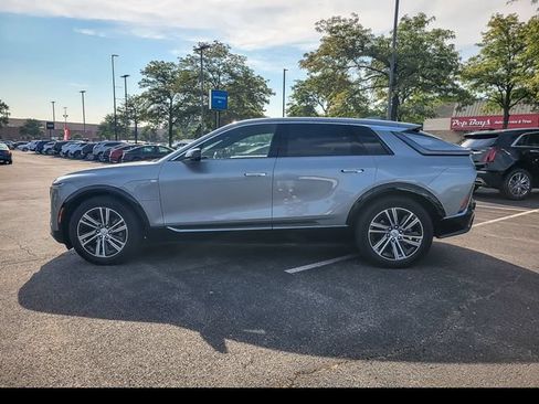 Used 2024 Cadillac Lyriq Luxury AWD/4WD image 9