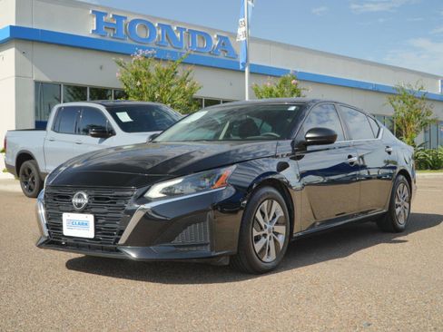 Used 2024 Nissan Altima 2.5 S FWD image 1