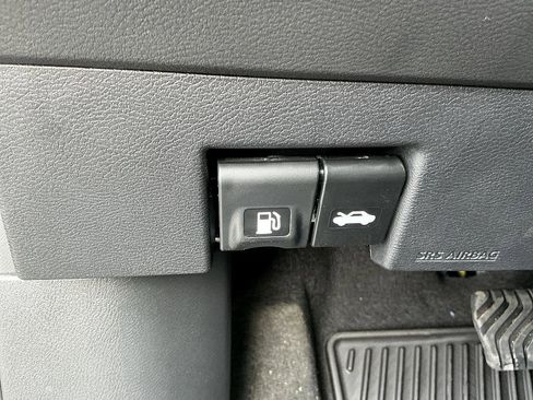 New 2025 Nissan Kicks S image 14