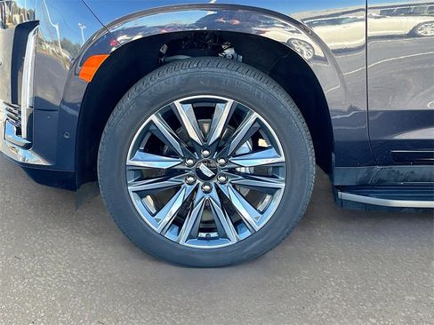 Certified 2024 Cadillac Escalade ESV Sport image 31