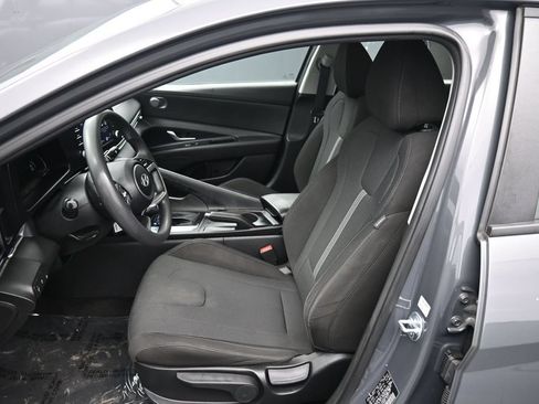 Certified 2025 Hyundai Elantra SE FWD image 18