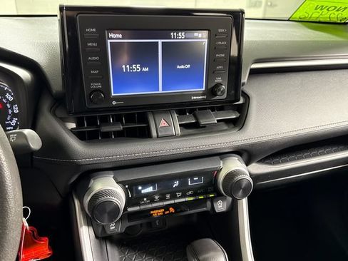 Used 2021 Toyota RAV4 LE AWD/4WD image 31