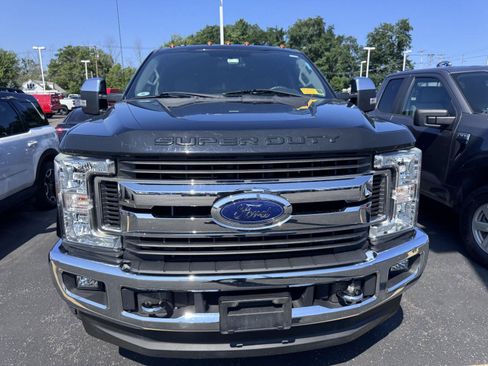 Used 2017 Ford F250 XLT w/ XLT Premium Package AWD/4WD image 2