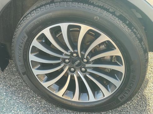 Used 2023 Lincoln Aviator AWD w/ Premium Package image 25