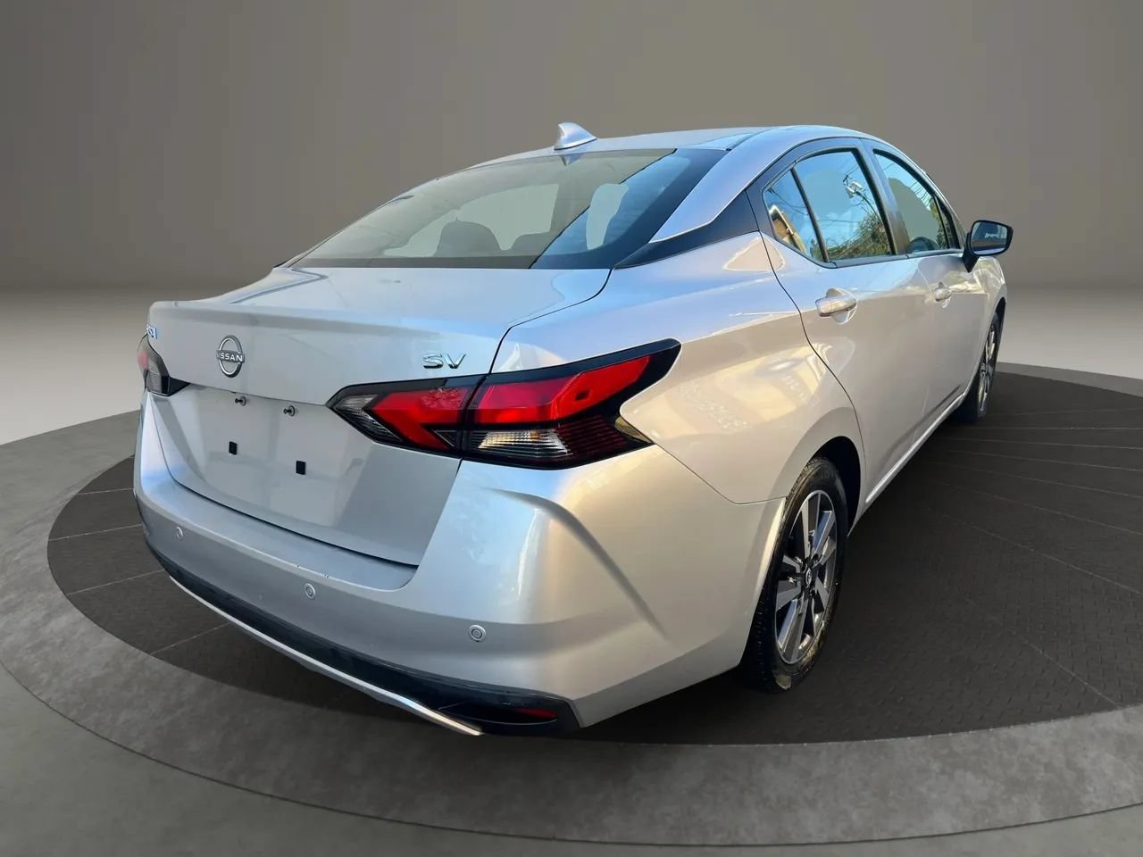 Used 2023 Nissan Versa SV FWD image 5