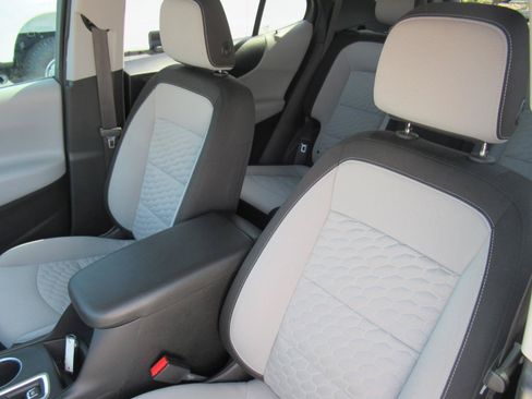 Used 2019 Chevrolet Equinox LS w/ LS Convenience Package FWD image 17