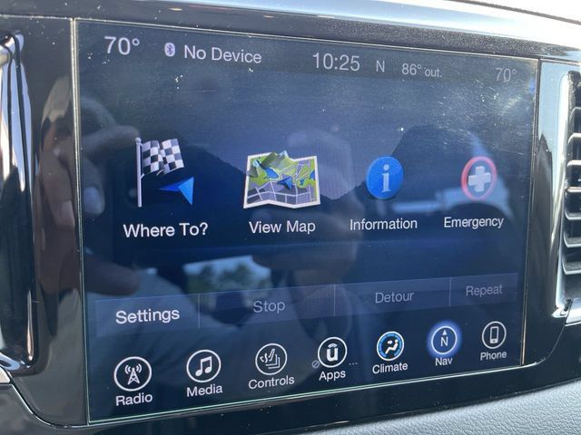 Used 2017 Chrysler Pacifica Touring-L Plus w/ Advanced Safetytec Group FWD image 18
