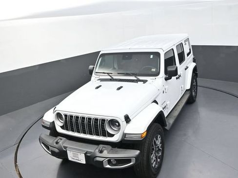 Used 2024 Jeep Wrangler Unlimited Sahara AWD/4WD image 13